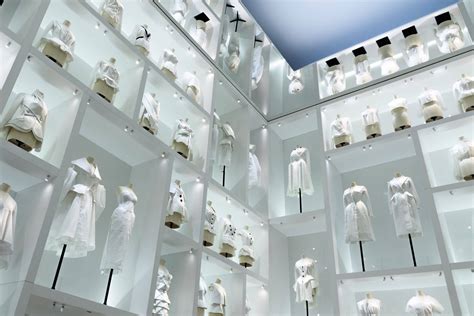 v&a dior show